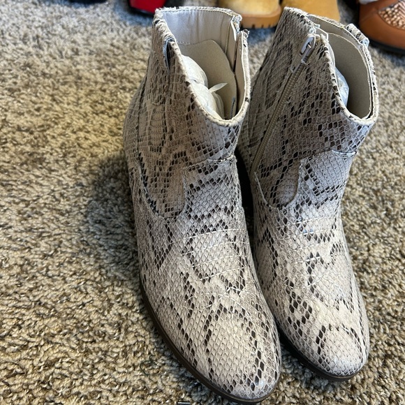 Snake-print Booties - Picture 3 of 5